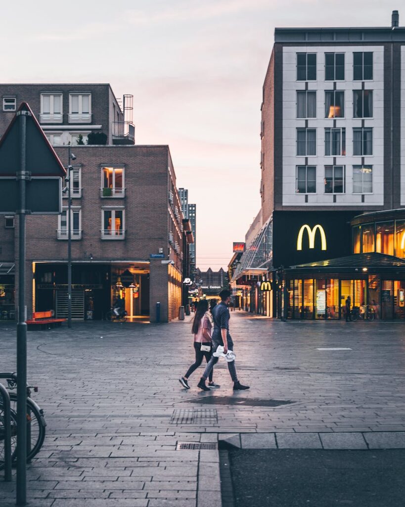 Hvor meget får man i løn som 13 årig på Mcdonald's? 2 McDonald's